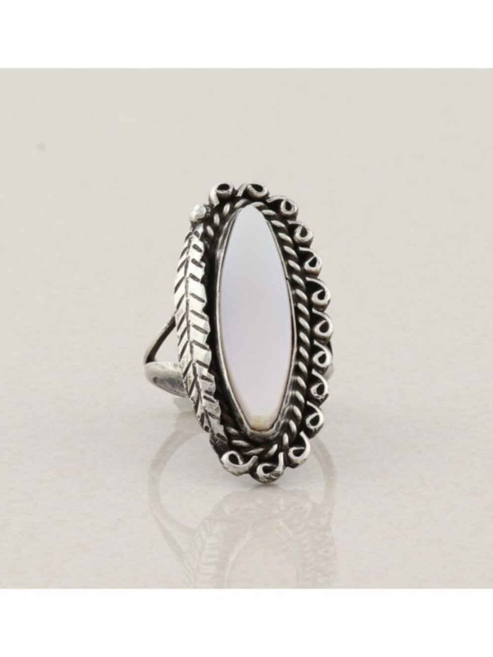 Sterling Silver Mother of Pearl Ring Size 7 3/4